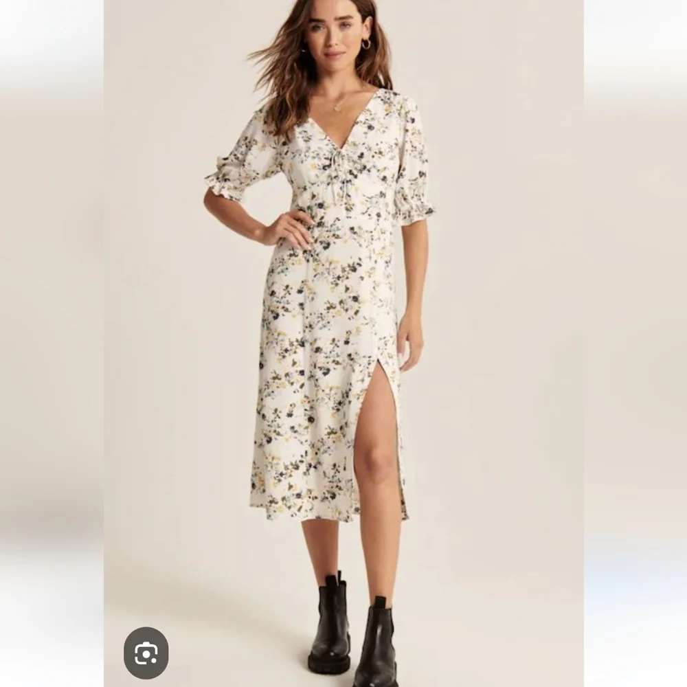 $13 Abercrombie & Fitch Midi Dress Smocked Navy White Floral Spring NWT - Picture 9 of 10